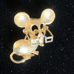 Vintage Gold Tone Avon Mouse moveable glasses & gold rhinestone eyes brooch pin